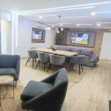 فيلة The View House