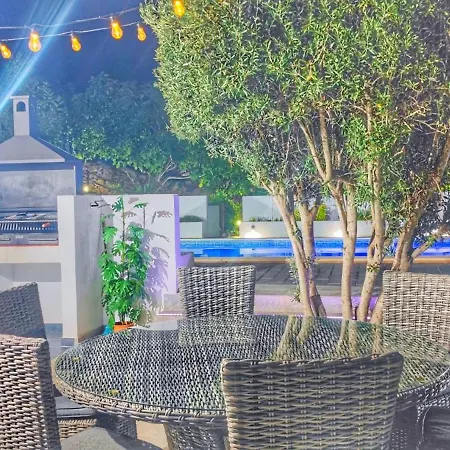 فيلة The View House *