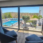 فيلة The View House