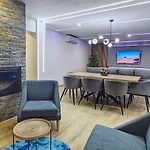 The View House فيلة